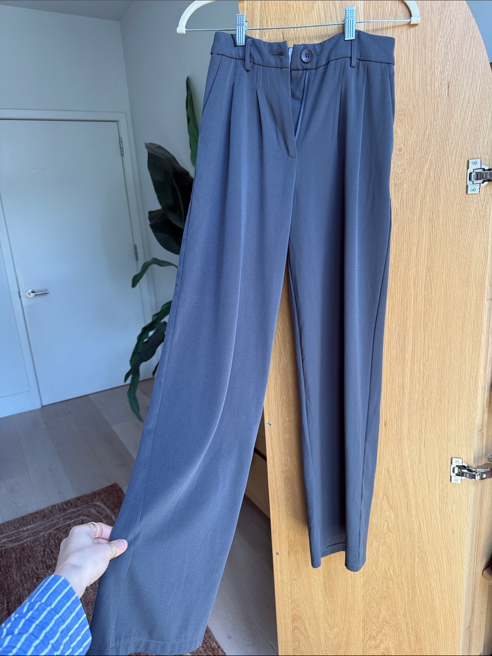 Princess Polly women’s Tailored Straight-Leg Pants in Charcoal